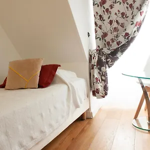 Du Mont Blanc 2*, Paris France
